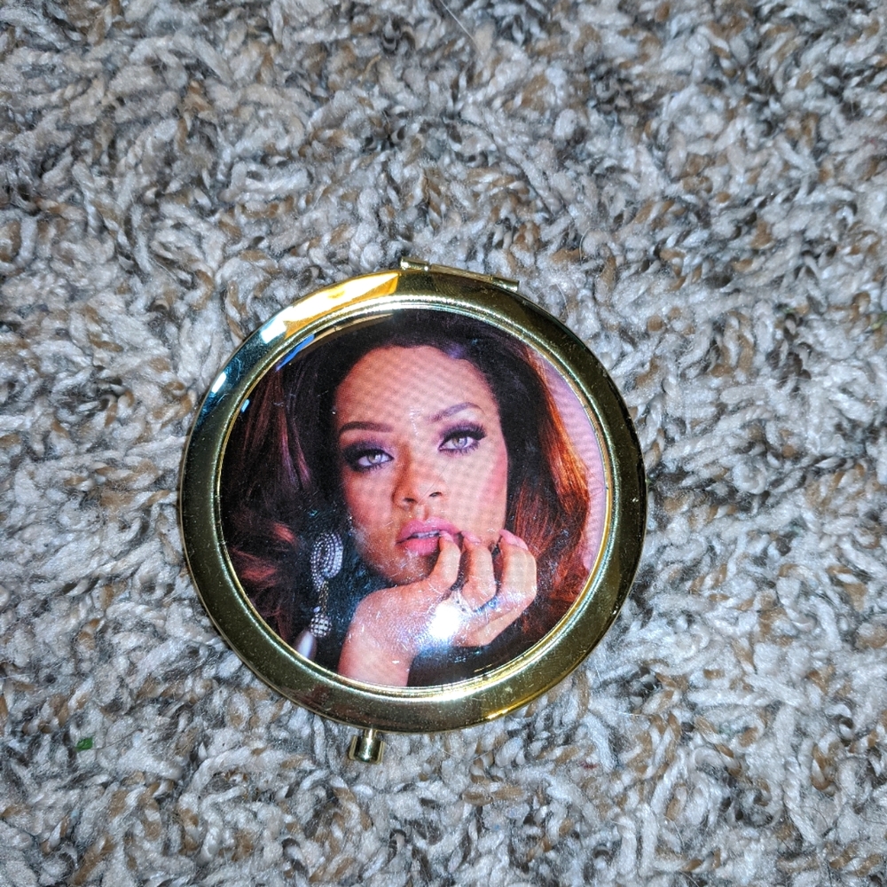 Rhianna Compact Mirror